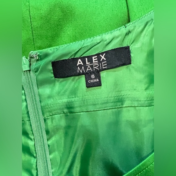 🛍️ALEX MARIE Kelly green sleeveless sheath dress size 6. - Picture 9 of 13
